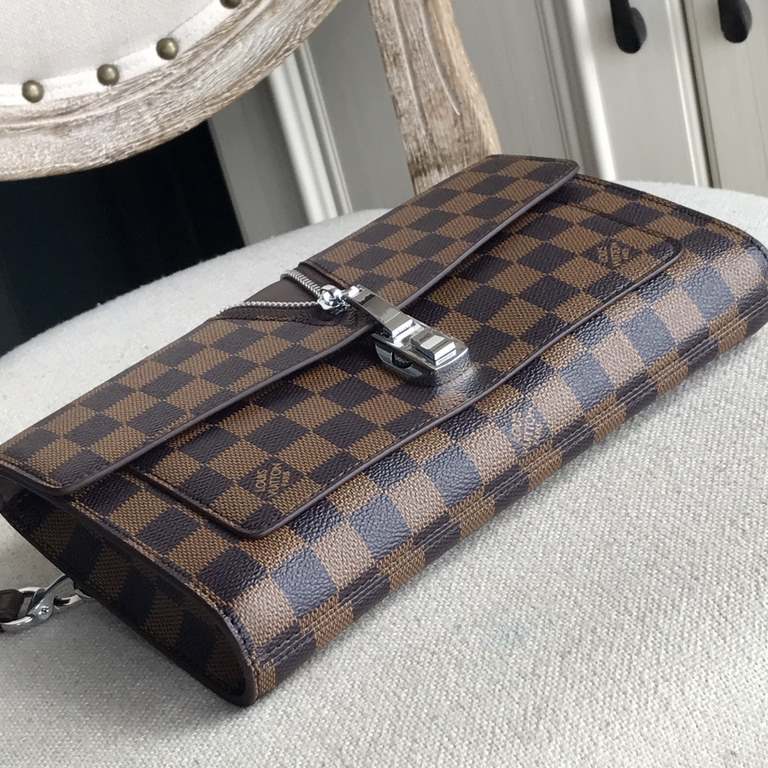 The top counter rat ruthless goods 2022 latest style LV combination lock clutch bag fire models a large number of shipments, clamoring counter goods  top original single goods  paper talking about bragging rights we will