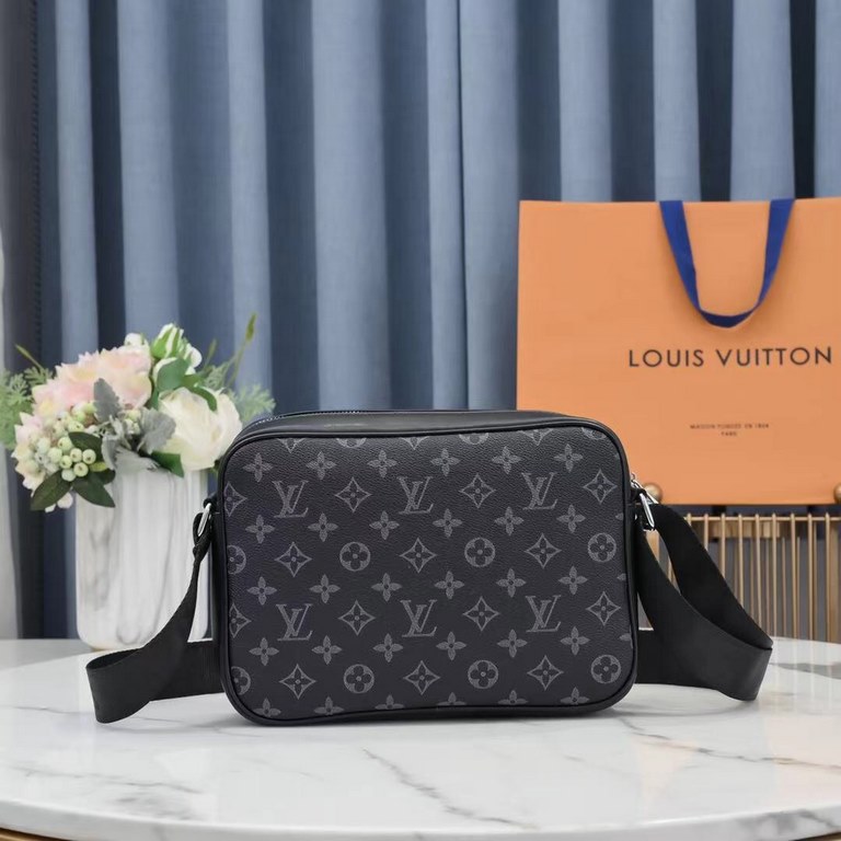 The latest models of Louis Denver counter authentic available [top original quality LV men's crossbody bagSize 27-19-7cmThe original factory production, must be fine   heavy gold playing version of the replica   original