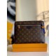 LV Louis Vuitton is the first to use the pouch in the world's most prestigious luxury brand, and it's the first to use the pouch in the world's most prestigious brand.The new pouch clutch is made of damier graphite canva