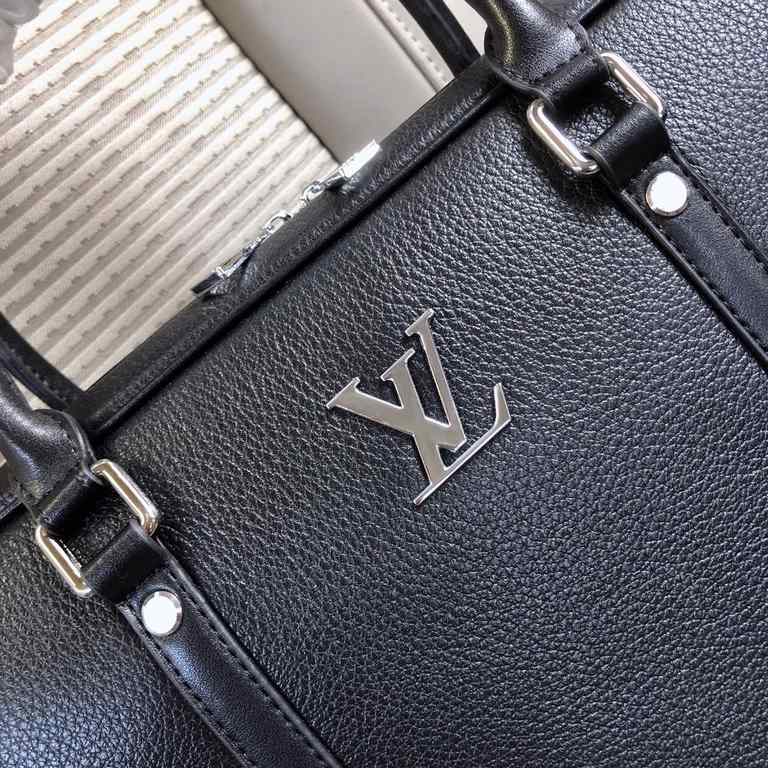 秘秘 [LV 1867 top quality]    Counter the latest explosive men's briefcase, heavy money to create a new channel goods   Energetic   Ideal for men's style   Original hardware  LOGO clear and unparalleled   Top head layer co