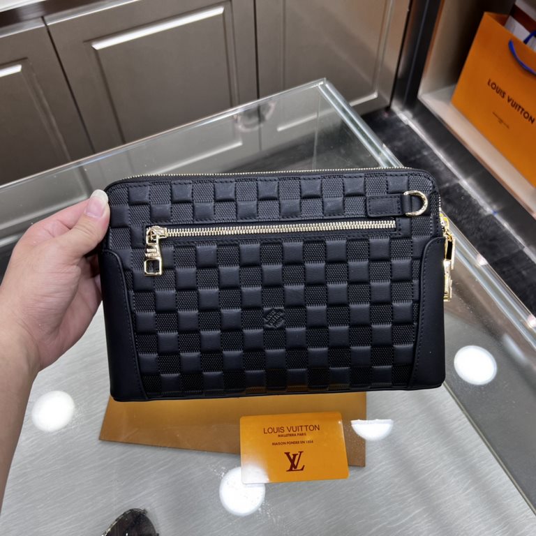 LOUIS VUITTON (Louis Vuitton   )   Haute Couture men's handbag series Top imported cowhide embossed, with a combination lock, double pull design, senior tailor three-dimensional tailoring perfect version of the hands on 