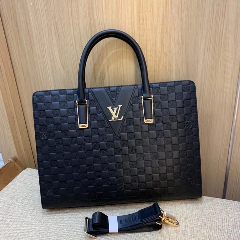 Out of the shipment ah [hey ha] Lv . Briefcase Genuine YKK hardware, get your hands on you understand how good Italy    imported elephant grain cowhide (market exclusivity), removable shoulder strap, the size of the body