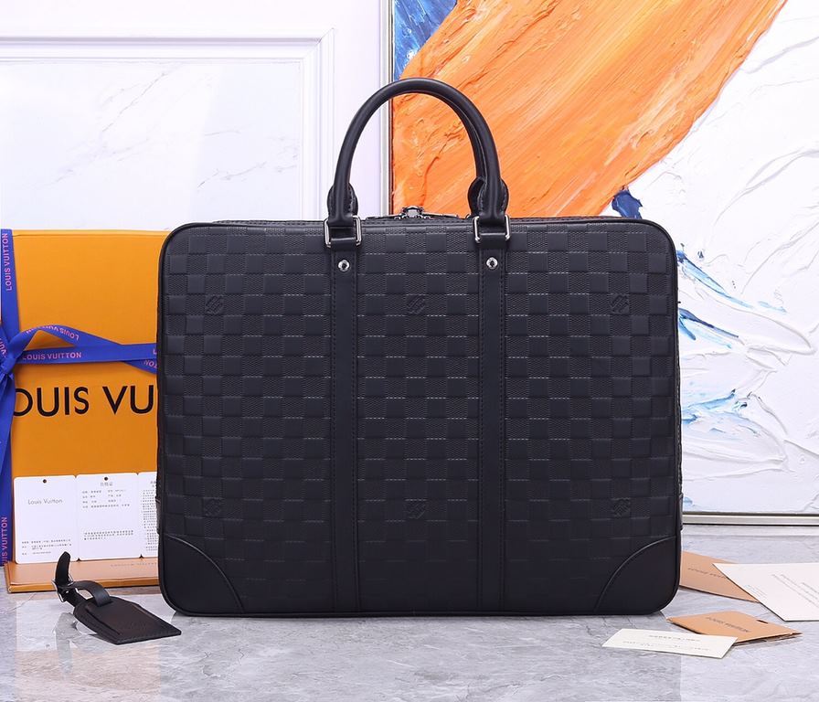 Top Original N41146 Porte-Documents Voyage Briefcase Made of soft Damier Infini leather. A modern take on a classic Louis Vuitton design. With its checkered leather body and spacious interior, this bag exudes ultimate lu