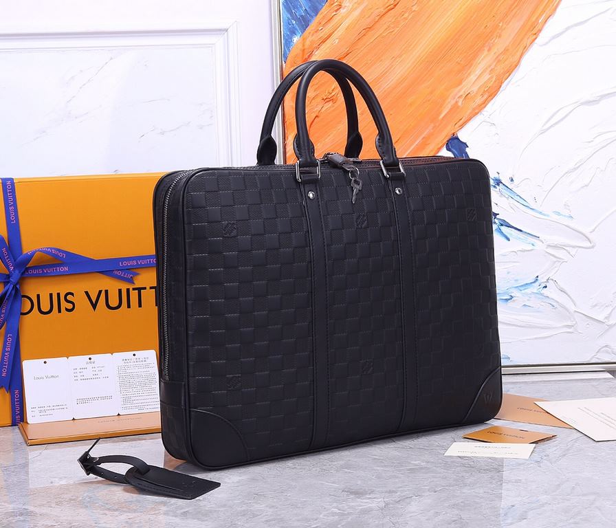 Top Original N41146 Porte-Documents Voyage Briefcase Made of soft Damier Infini leather. A modern take on a classic Louis Vuitton design. With its checkered leather body and spacious interior, this bag exudes ultimate lu