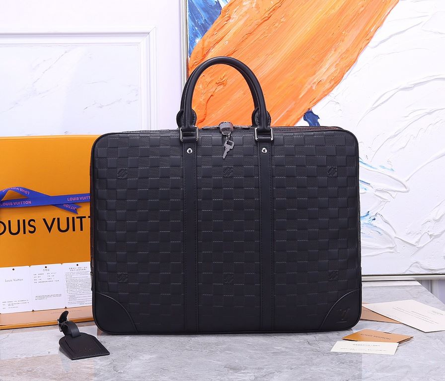 Top Original N41146 Porte-Documents Voyage Briefcase Made of soft Damier Infini leather. A modern take on a classic Louis Vuitton design. With its checkered leather body and spacious interior, this bag exudes ultimate lu