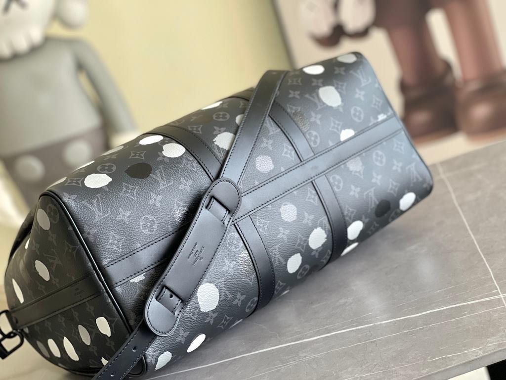 The M46400 LV x YK Keepall 45 travel bag from the Louis Vuitton x Yayoi Kusama collaboration celebrates the fusion of artistic creativity and craftsmanship with polka dots on Monogram Eclipse canvas, once again making it