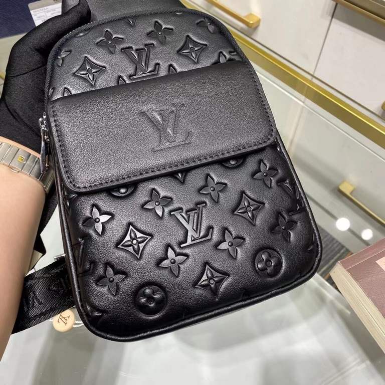 ￥ top counter rats ruthless goods 2022 latest style LV double zipper chest bag fire models a large number of shipments to pull, clamoring counter goods   top original single goods   paper to talk about bragging rights we