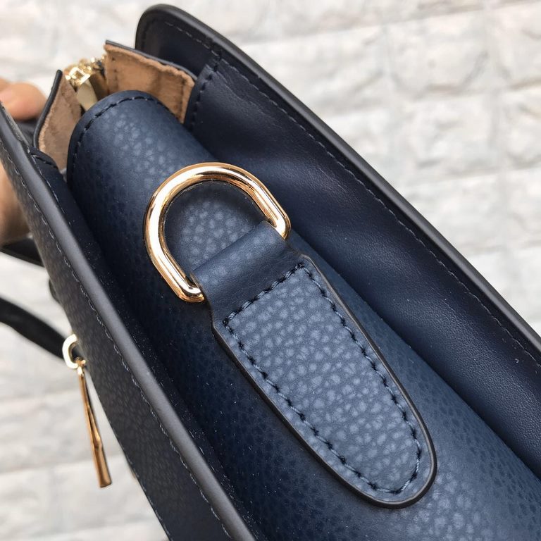 Out of the shipment ah [Heyha] LV briefcase authentic hardware, get your hands on you understand how good Italy    imported cowhide (market exclusivity), removable shoulder straps, the size of the body can be on the body