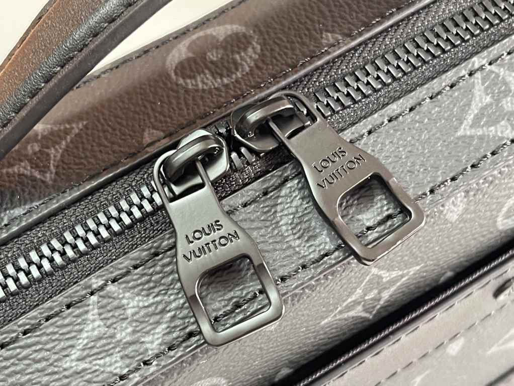 Top quality original   Authentic development, all steel hardware    This Handle Soft Trunk bag evokes Louis Vuitton's case-making heritage with its iconic Monogram Macassar canvas combined with riveted corners and leathe