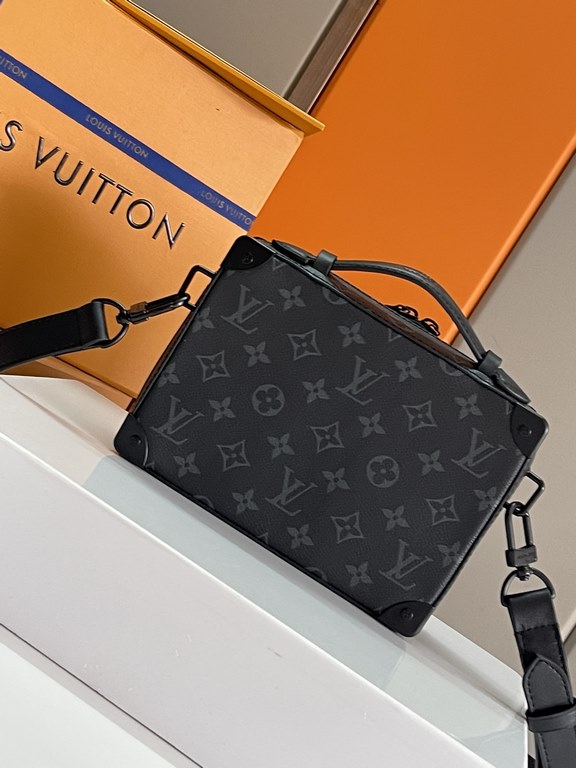 Top quality original   Authentic development, all steel hardware    This Handle Soft Trunk bag evokes Louis Vuitton's case-making heritage with its iconic Monogram Macassar canvas combined with riveted corners and leathe