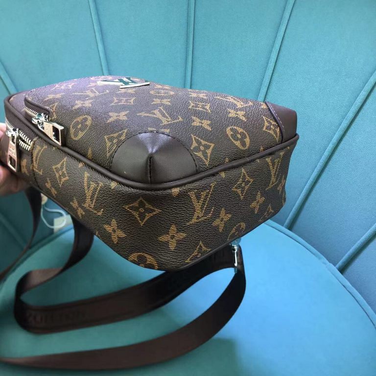 LV Chest BagModel 28996Size 18-31-5Counter new    Heavy hit replica   original leather replica   leather super soft   super large capacity   customized counter original hardware  smooth zipper    perfect craftsmanship   