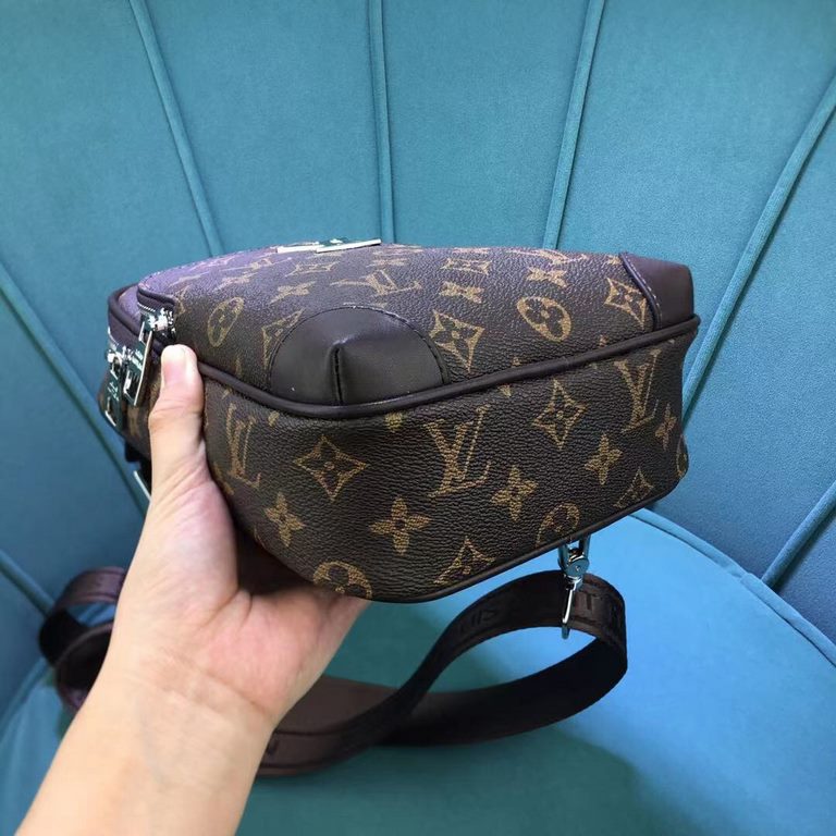 LV Chest BagModel 28996Size 18-31-5Counter new    Heavy hit replica   original leather replica   leather super soft   super large capacity   customized counter original hardware  smooth zipper    perfect craftsmanship   