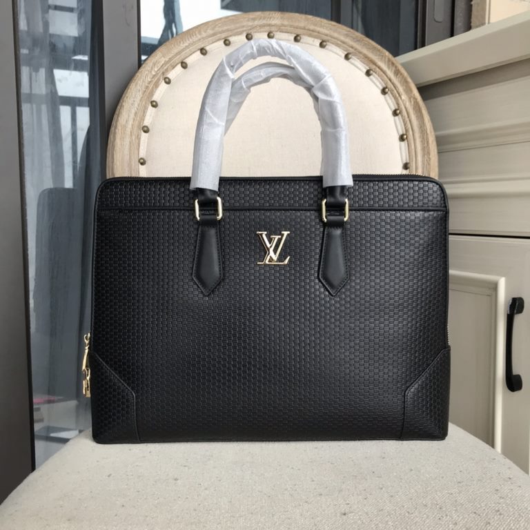 Top counter rat ruthless goods 2022 latest hot models top LV combination lock imported leather high-end handheld briefcase hot models a large number of shipments, clamoring counter goods   top original single goods   pap