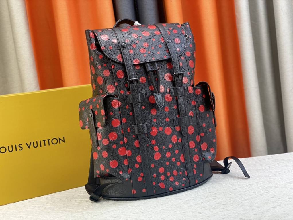 M21978 41379Polka DotLouis Vuitton x YK Christopher shoulder bag from the Louis Vuitton x Yayoi Kusama Collaboration continues the close connection between the brand and the Japanese artist's creativity, with the Infinit