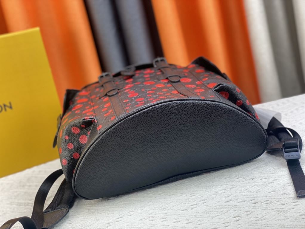 M21978 41379Polka DotLouis Vuitton x YK Christopher shoulder bag from the Louis Vuitton x Yayoi Kusama Collaboration continues the close connection between the brand and the Japanese artist's creativity, with the Infinit