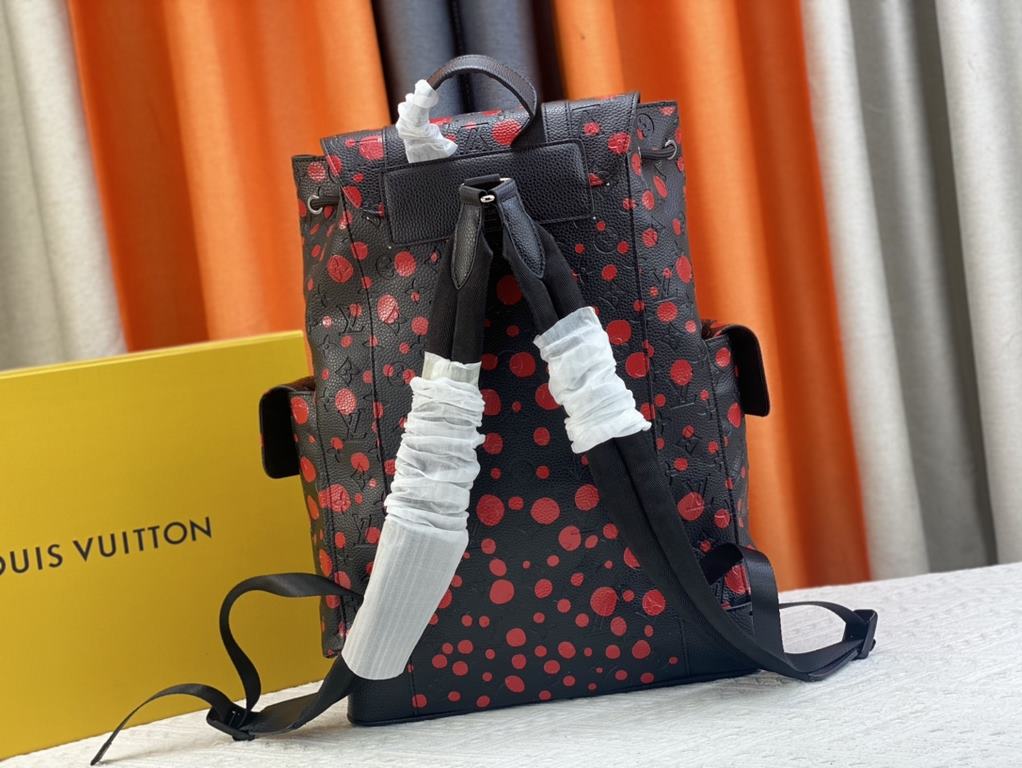 M21978 41379Polka DotLouis Vuitton x YK Christopher shoulder bag from the Louis Vuitton x Yayoi Kusama Collaboration continues the close connection between the brand and the Japanese artist's creativity, with the Infinit