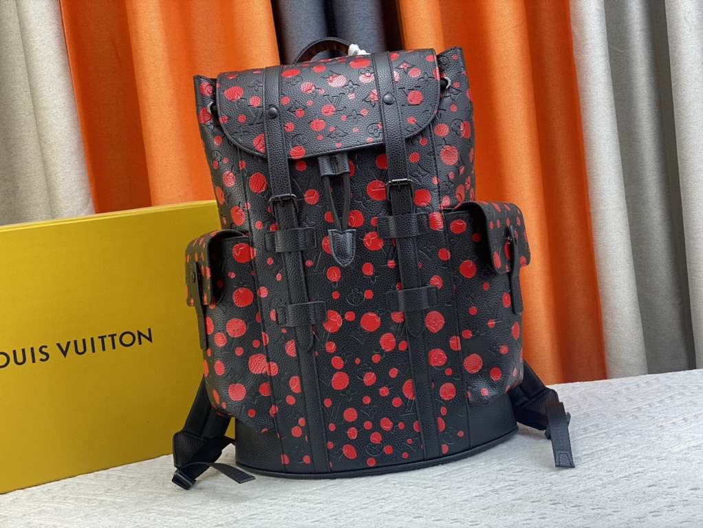 M21978 41379Polka DotLouis Vuitton x YK Christopher shoulder bag from the Louis Vuitton x Yayoi Kusama Collaboration continues the close connection between the brand and the Japanese artist's creativity, with the Infinit