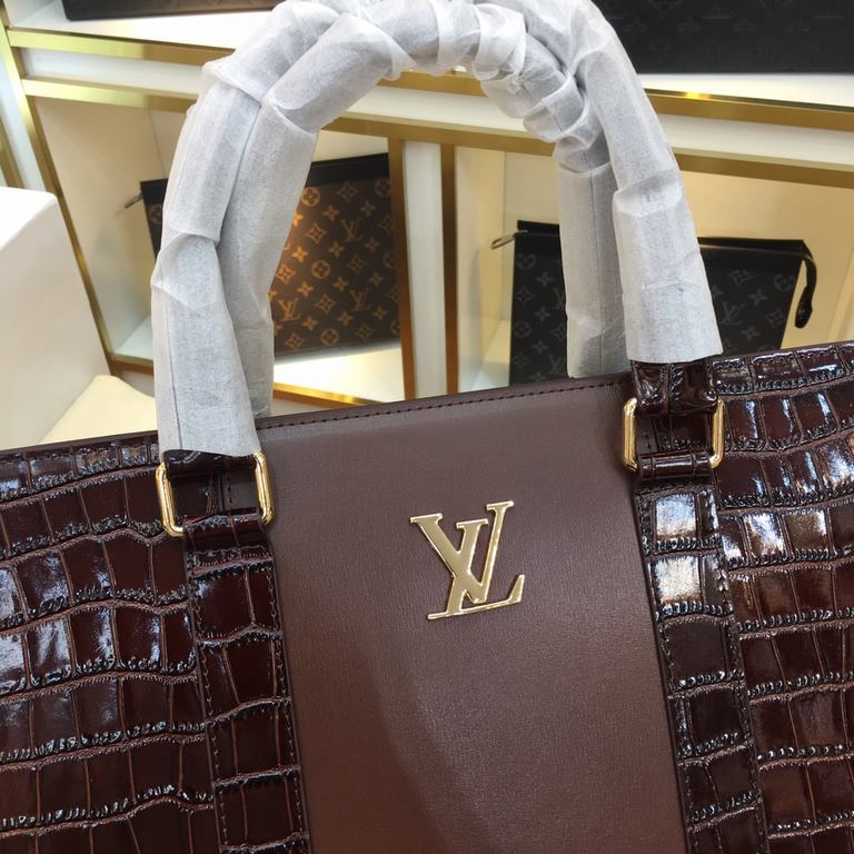 .    Original official website 66432-1LV original single authentic new counter with the same high-end men's casual briefcase   workmanship is super refined and elegant. With imported raw materials cowhide counter special