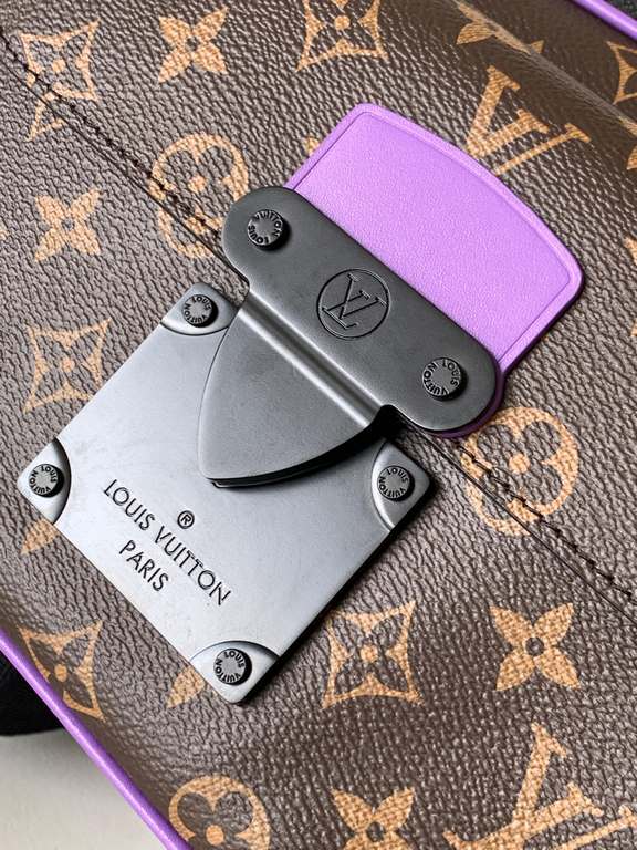 P TOP ORIGINAL EXCLUSIVE This S Lock messenger bag M58489 embossed M45806 black M45836 blue M46243 purple M46246 green is made of Monogram Macassar canvas and features a new closure inspired by Georges Vuitton's hard cas