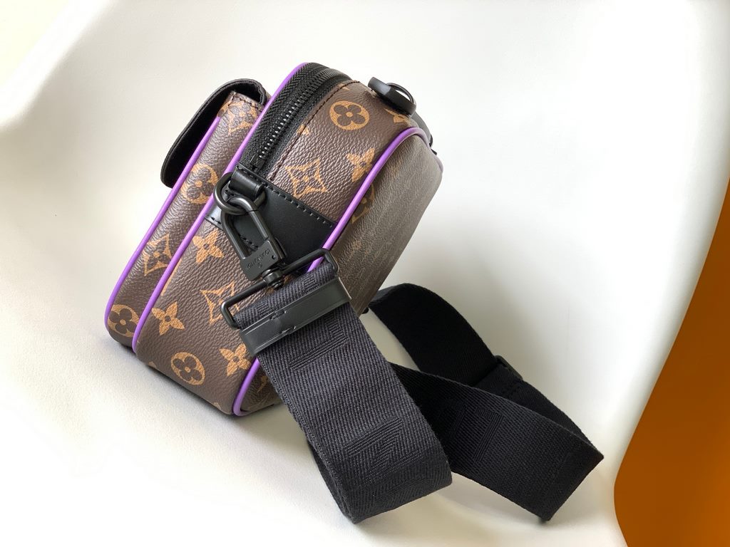 P TOP ORIGINAL EXCLUSIVE This S Lock messenger bag M58489 embossed M45806 black M45836 blue M46243 purple M46246 green is made of Monogram Macassar canvas and features a new closure inspired by Georges Vuitton's hard cas