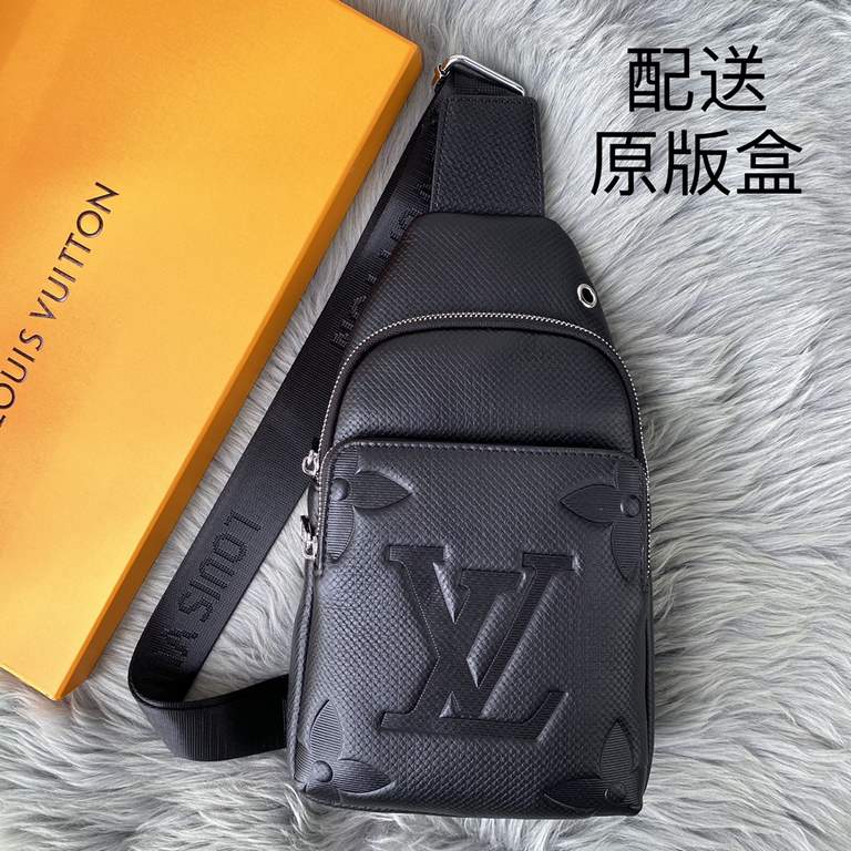 [Distribution of the original box] [Original single goods], the latest style ＜LV＞ men   chest bag   hot shipping   (physical photos   without adding any effect) original imported head layer cowhide   leather feel soft an