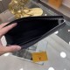 New  LOUIS VUITTON (Louis Vuitton)   the latest clutch bag Not only the bag type to do a good job, and the quality is also very fine, the use of imported cowhide embossed production, hardware supporting the style of simp