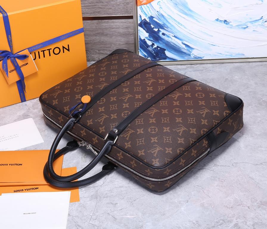 TOP ORIGINAL EXCLUSIVE ACTUAL M41125 BLACK GRID # OLD FLOWER ##PORTE-DOCUMENTS VOYAGE The Porte-Documents Voyage briefcase in Monogram Macassar canvas is a modern take on a classic Louis Vuitton design. With its lightwei