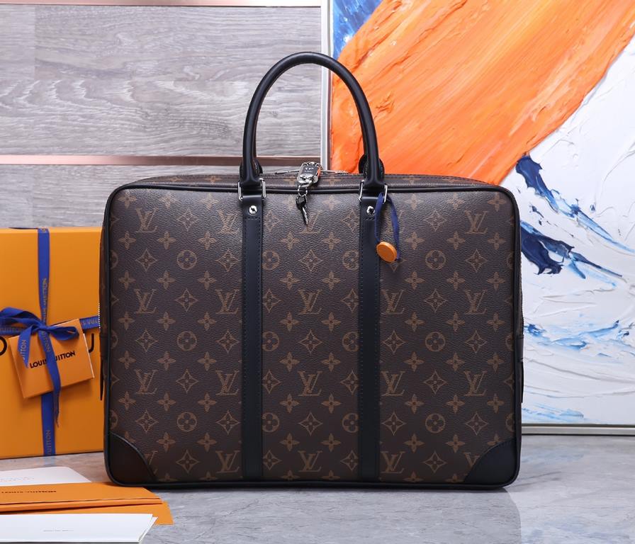 TOP ORIGINAL EXCLUSIVE ACTUAL M41125 BLACK GRID # OLD FLOWER ##PORTE-DOCUMENTS VOYAGE The Porte-Documents Voyage briefcase in Monogram Macassar canvas is a modern take on a classic Louis Vuitton design. With its lightwei