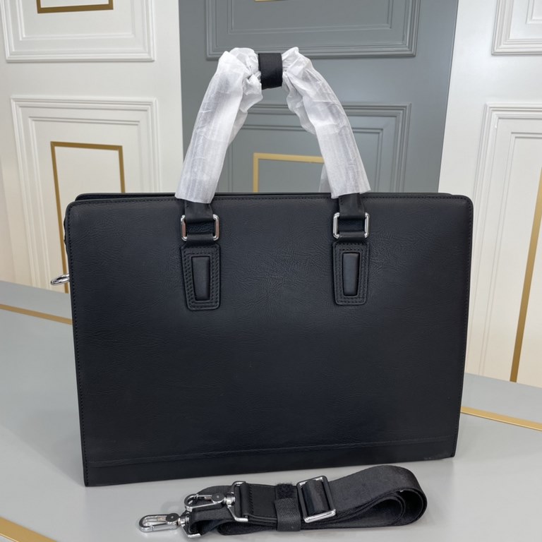 The original official network original single goods [love] LV original single authentic new counter with the same high-end men's casual briefcase   workmanship is super refined and elegant. With imported raw materials co