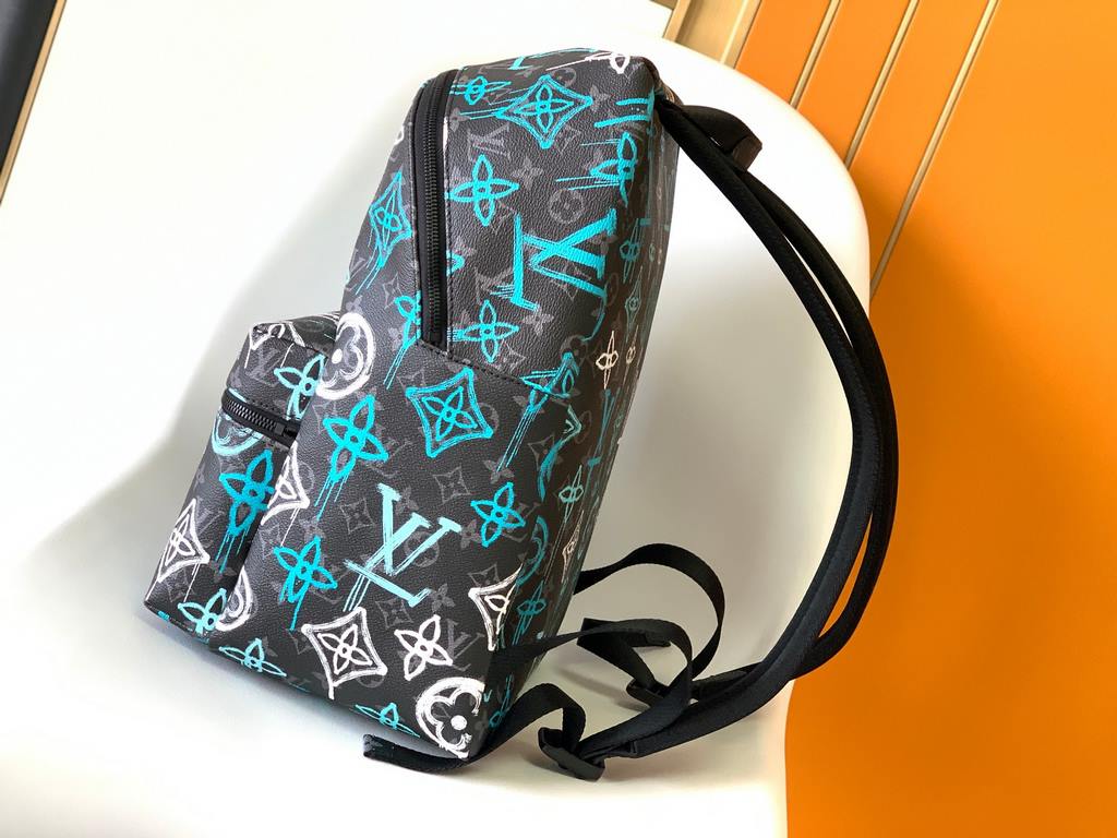 The  M21395 Premium Original Discovery Shoulder Bag is crafted from Monogram Eclipse canvas, infusing LV's logo and Monogram pattern with the artistry of street graffiti. An exterior pocket provides easy access to your b