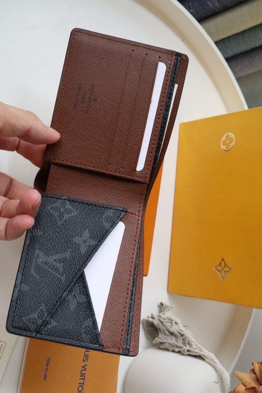 M80770MULTIPLE walletCrafted in soft Epi leather, this Multiple wallet is embellished with the discreet and chic LV Initials logo in the lower corner, giving it a sleek and modern look. Featuring multiple credit card slo