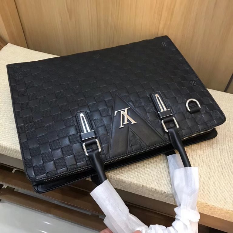 Out of the shipment ah [hey ha] Lv . Briefcase Genuine YKK hardware, get your hands on you understand how good Italy    imported elephant grain cowhide (market exclusivity), removable shoulder strap, the size of the body