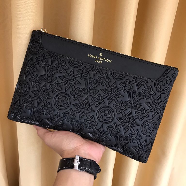 LV high-end goods     get your hands on the leather is good,   steel hardware are brand LOGO, look at the gloss of the leather, look at the oil edge, look at the alignment, the highest quality in the market, there is no 