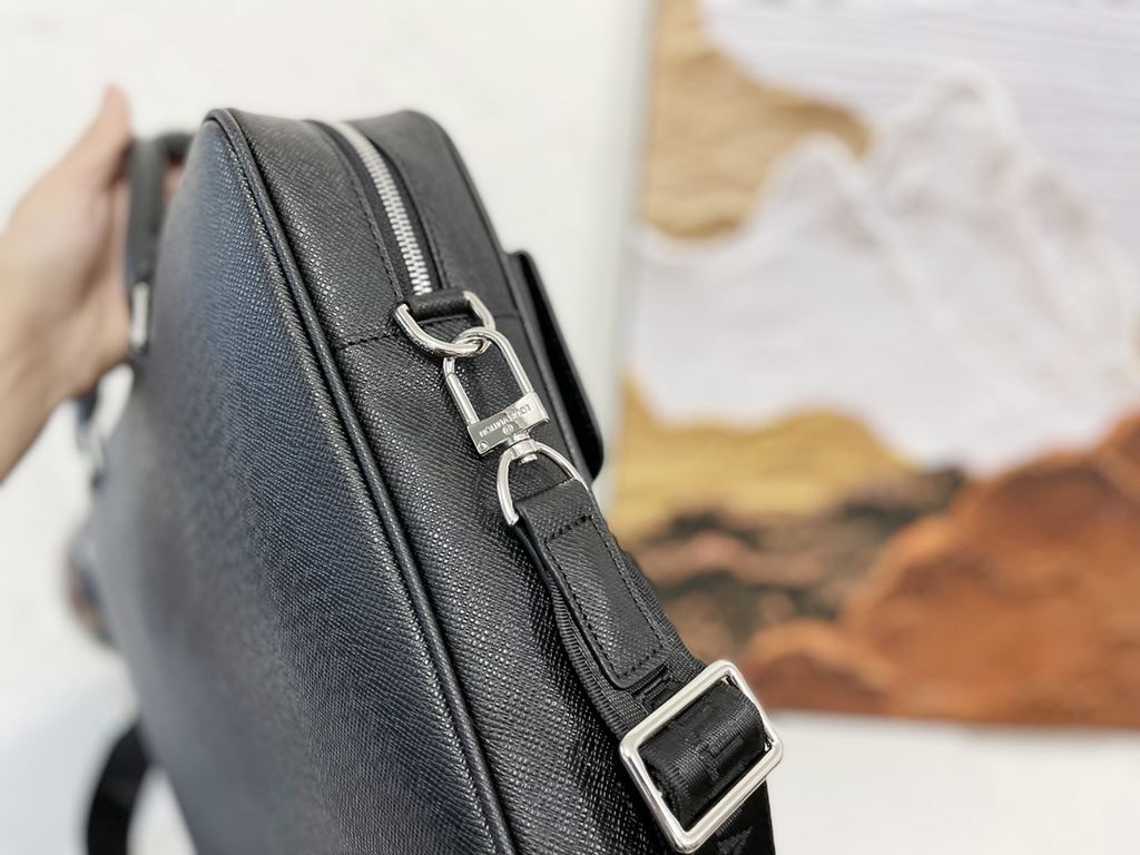 New [love] lv original single genuine new counter the same high-end men's casual briefcase   workmanship super refined and elegant. With imported raw materials cowhide special lining bag.