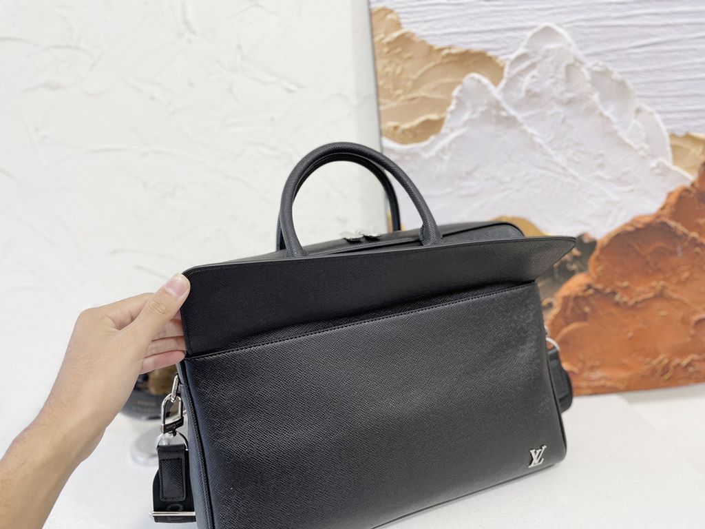 New [love] lv original single genuine new counter the same high-end men's casual briefcase   workmanship super refined and elegant. With imported raw materials cowhide special lining bag.