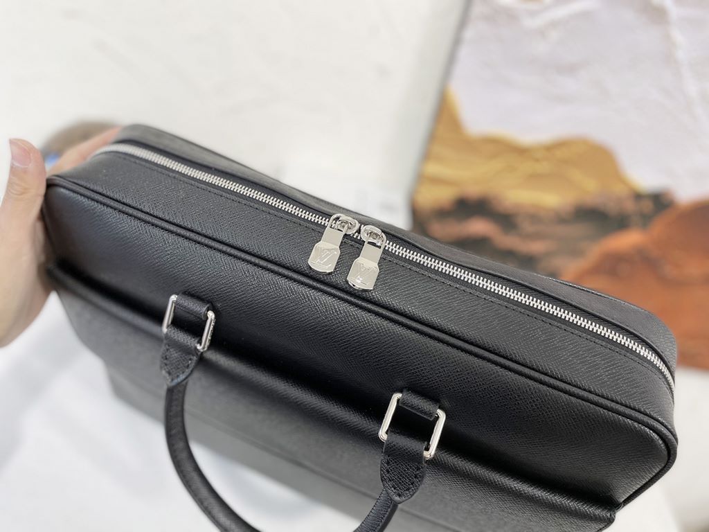 New [love] lv original single genuine new counter the same high-end men's casual briefcase   workmanship super refined and elegant. With imported raw materials cowhide special lining bag.