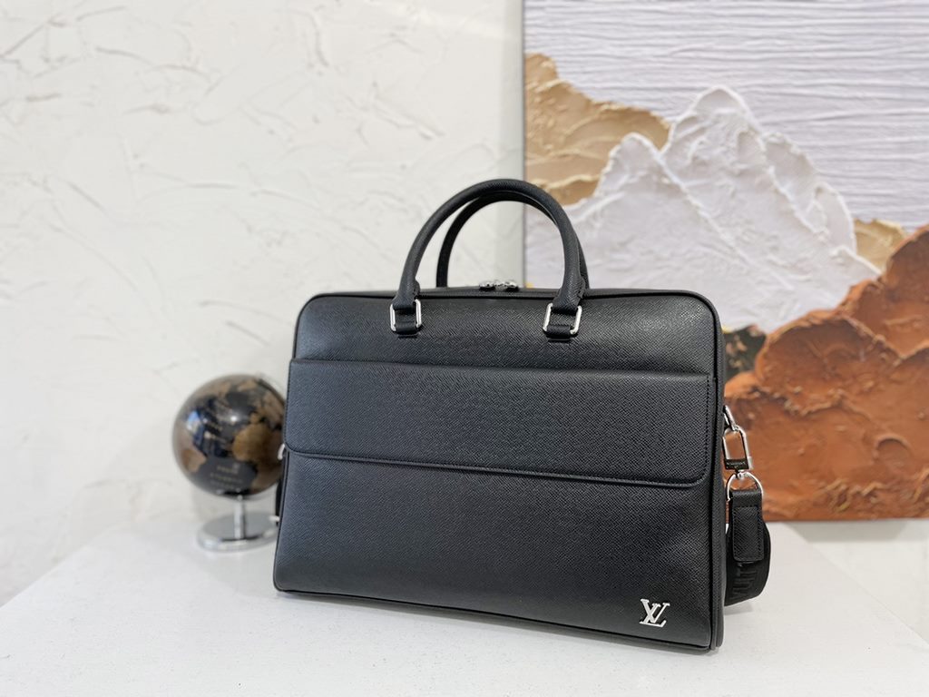 New [love] lv original single genuine new counter the same high-end men's casual briefcase   workmanship super refined and elegant. With imported raw materials cowhide special lining bag.