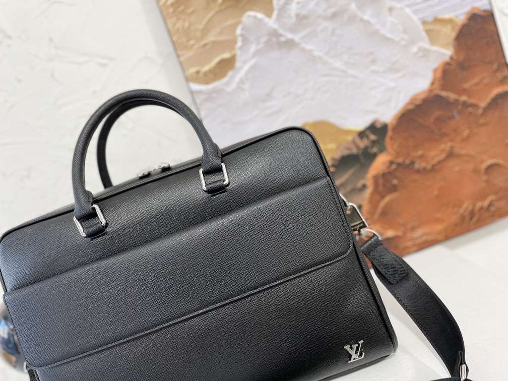 New [love] lv original single genuine new counter the same high-end men's casual briefcase   workmanship super refined and elegant. With imported raw materials cowhide special lining bag.