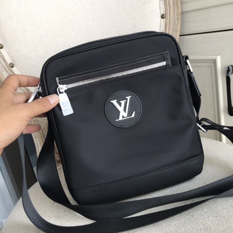 Top counter rat ruthless goods 2022 latest style LV nylon cloth with imported head layer flower leather men's small crossbody bag super hot mass shipment pull, clamoring counter goods   top original single goods   paper 