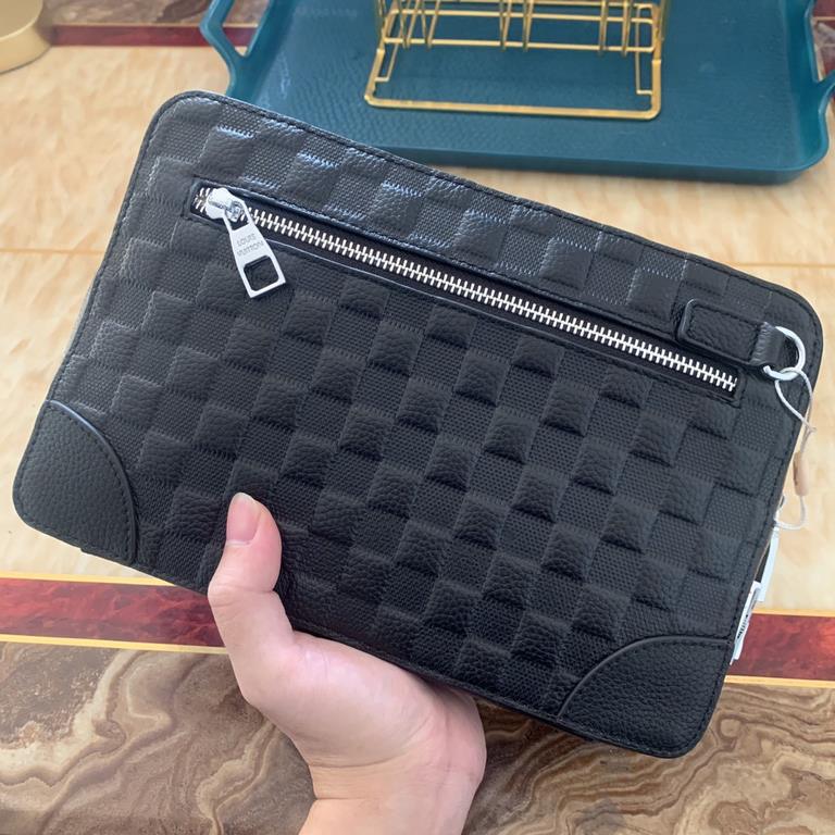 (burst) Louis Vuitton men's high-end handbag clutch. Inside and outside are top materials, top imported original ... leather (Italy imported cowhide) ultra-high definition hardware logo logo, top special hardware, high-e