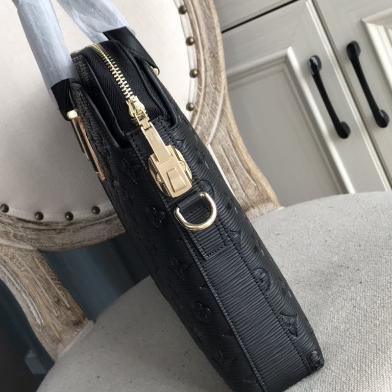 Top counter rat ruthless goods 2022 latest hot models LV combination lock imported leather embossed high-end handheld briefcase hot models a large number of shipments, clamoring counter goods   top original single goods 