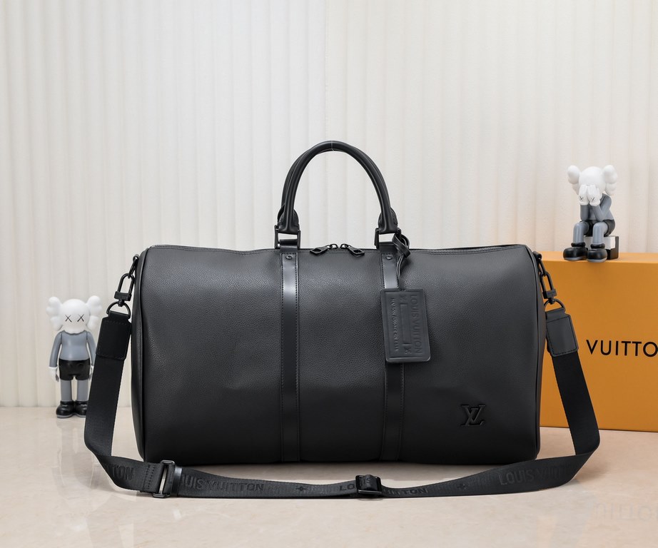 M57088 41416 21420KEEPALL BANDOULIèRE 50 Travel BagLouis Vuitton introduces an Aerogram version of the new Keepall BANDOULIèRE 50 travel bag, crafted from supple black grained leather for a restrained and stylish look. U