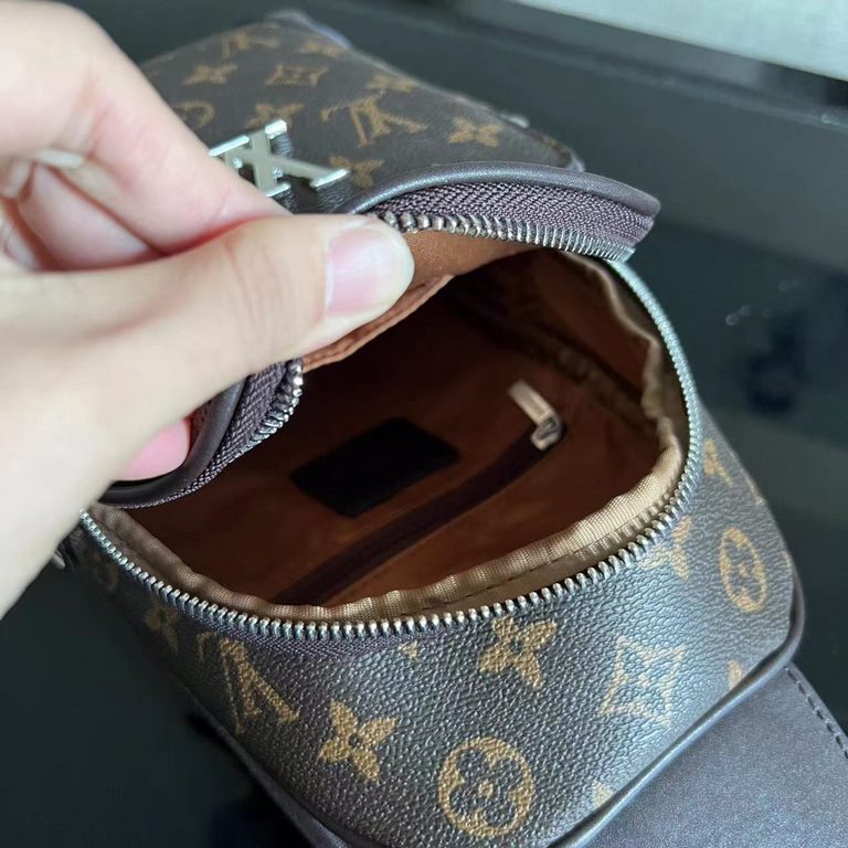 Exclusive  [Original Goods] LV Chest BagModel 28996Size 18-31-5Counter new    heavy hit replica   original leather replica   leather super soft   oversized capacity   customized counter original hardware  smooth zipper  