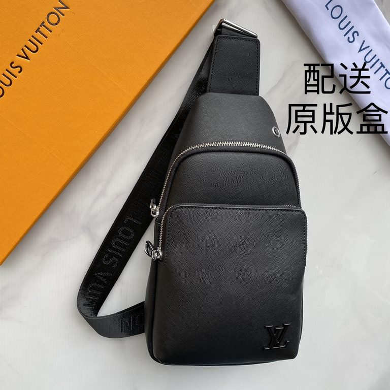 The latest style ＜LV＞ men's   chest bag   hot shipping   (physical photos   without adding any effect) original imported head layer cowhide   thoughtful design headphone cable drilling, using special hardware. Original l