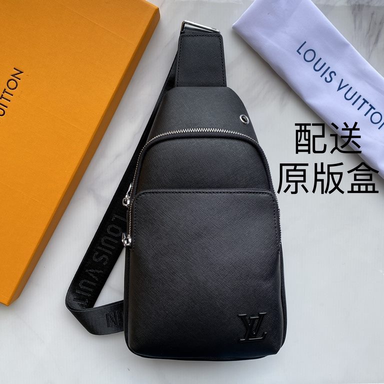 The latest style ＜LV＞ men's   chest bag   hot shipping   (physical photos   without adding any effect) original imported head layer cowhide   thoughtful design headphone cable drilling, using special hardware. Original l