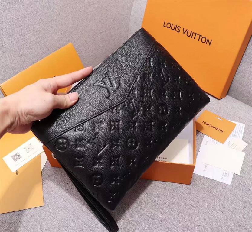 V home] Model 33079 with box the latest men's clutch bag men's men's bags   original quality using imported calfskin noble hardware leather soft feel awesome quality no doubt embossed design style simple atmosphere high-