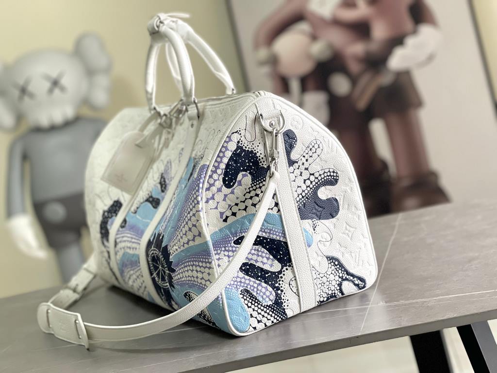 M21678 LV X YK KEEPALL 50 Travel BagThe LV x YK Keepall 50 Travel Bag is from the Louis Vuitton x Yayoi Kusama collaboration. A psychedelic floral silhouette with thousands of polka dots, symbolizing the transience of li