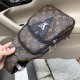 So many people looking at the bag!  LV is not good to sell turn the picture know. Newest 2020 Launched Men's Chest Bag, Selected Leather - High-grade Imported Cowhide Leather, Imported Lining Design  Uniform alignment [B