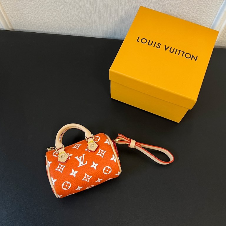 new   old pattern 5 colors In stock  MINI KEEPALL bag charm with keychain Louis Vuitton Louis Vuitton lv Mini Pillow Bag Pendant  This Mini Keepall bag and keychain is a bold and adventurous take on the classic handbag s