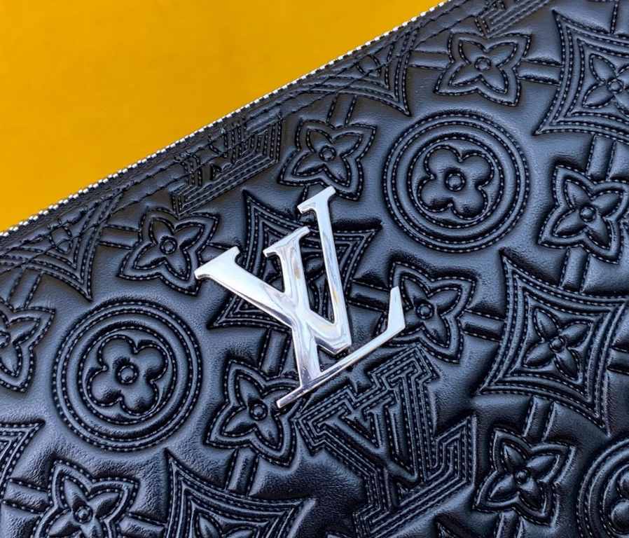 Batch ~ LV explosive model combination lock; rich masterpiece ~ ~ real pure cowhide, with the flavor of leather, model 33016-1...   Exclusive fire models attention; ... Paris first exhibition CEO heavy recommended models